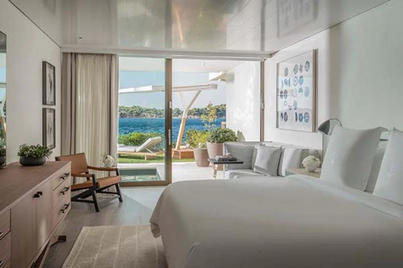A sea-view garden suite