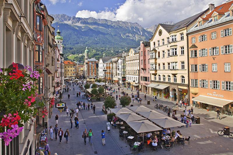 Maria Theresien Strasse is a popular street in Innsbruck. Credit: Innsbruck Tourismus/Christof Lackner