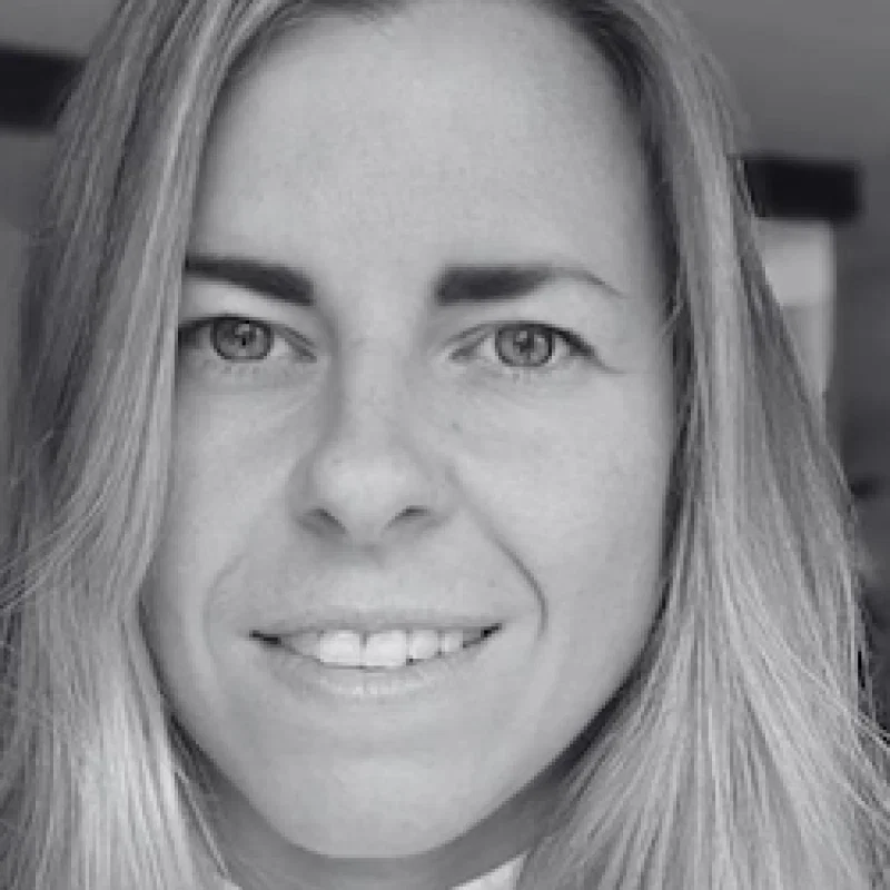 Key account manager switches between sister brands
