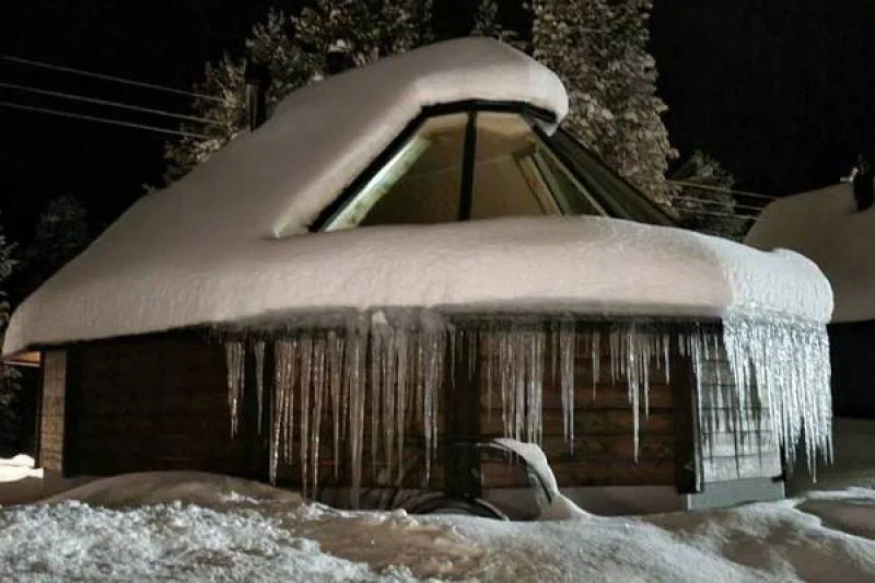 Aurora_cabin.jpg