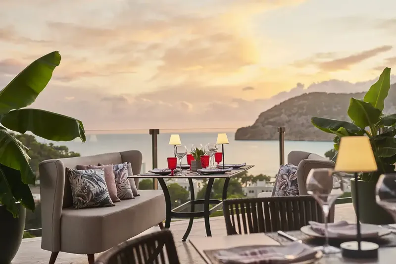 Zafiro Club guests enjoy preferential bookings in all the restaurants at both hotels