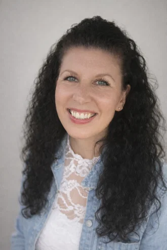 Carrie Grant headshot