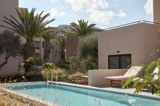 The outdoor pool 