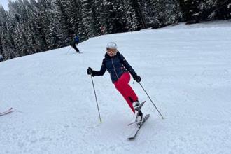 Barbara Kolosinska skiing