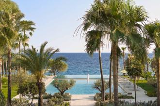 Grecotel Filoxenia Kalamata boasts a prime beachfront location